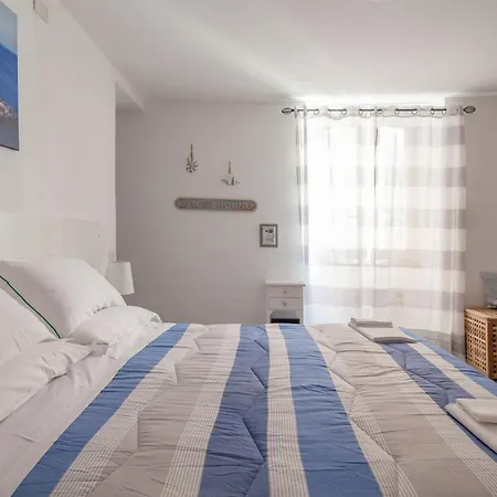 Ludovica Flat Guest house Vernazza