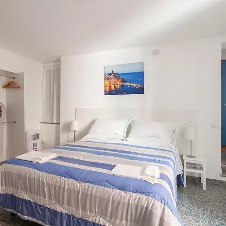 Ludovica Flat Guest house Vernazza