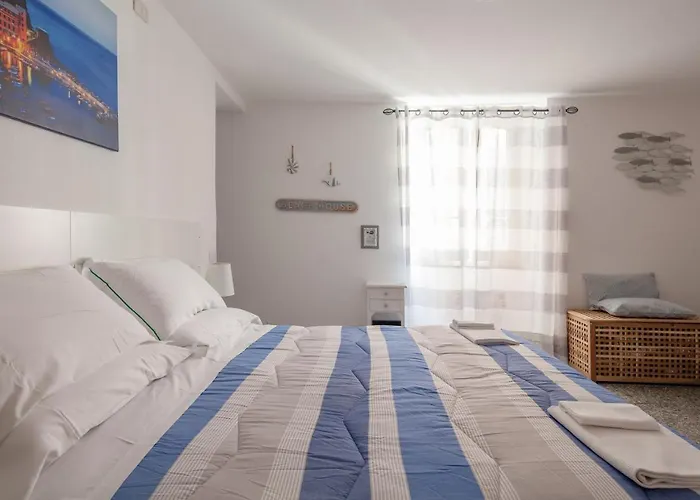 Ludovica Flat Guest house Vernazza